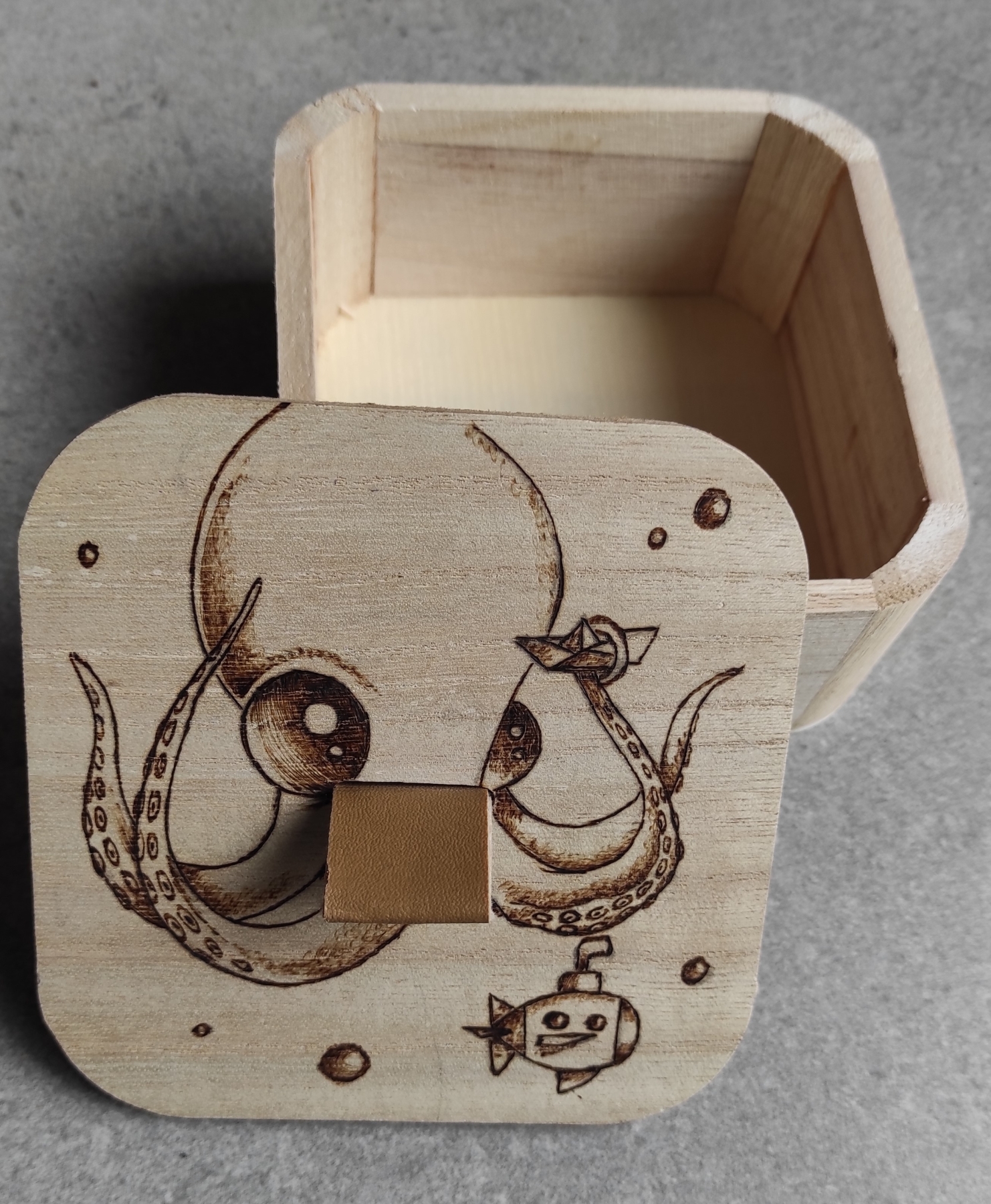 Boite poulpe — vue 1