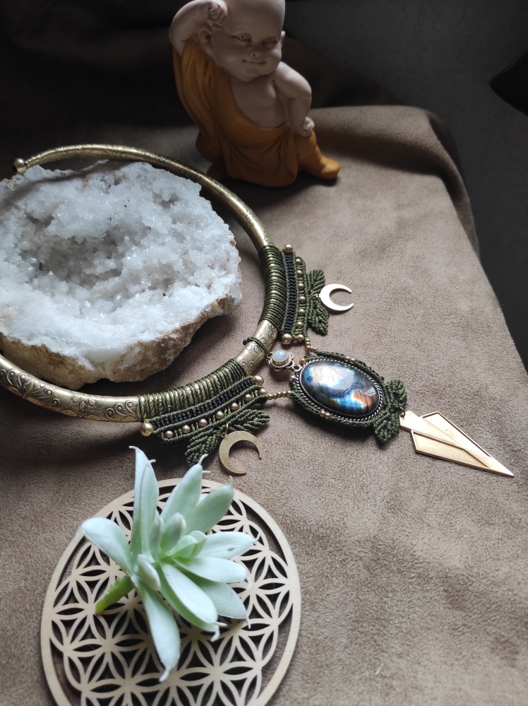Collier torque kaki et pointe