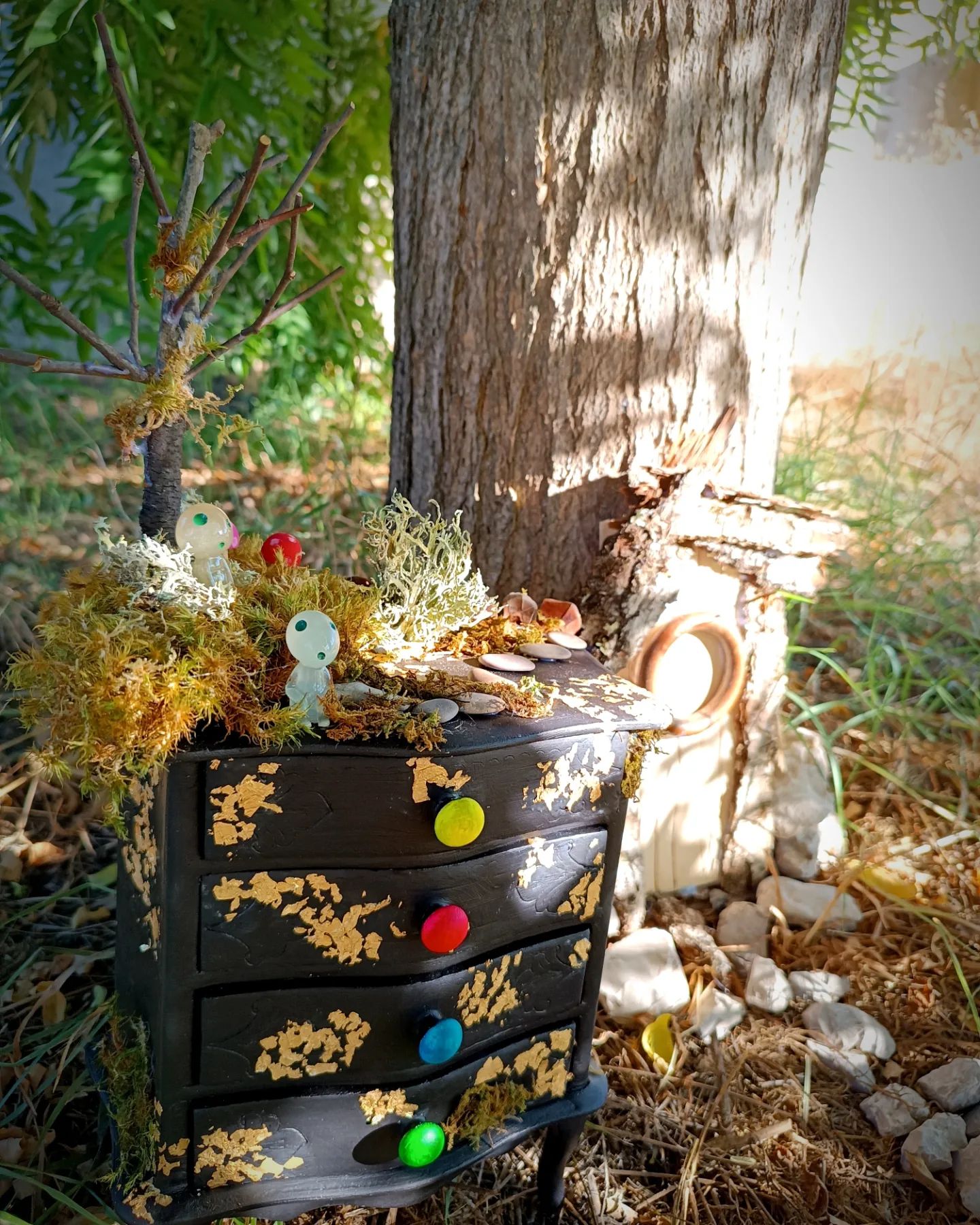 Mini commode